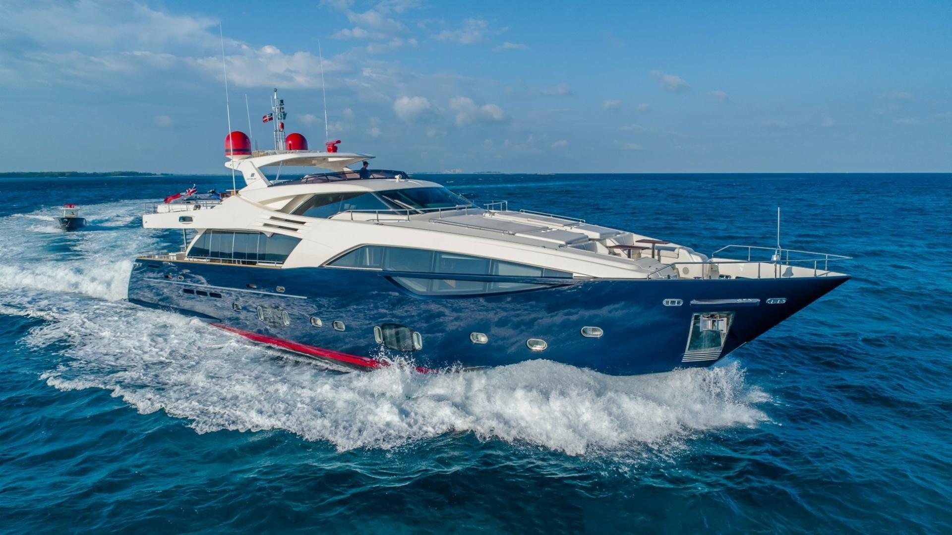 Custom Line Raised Pilothouse