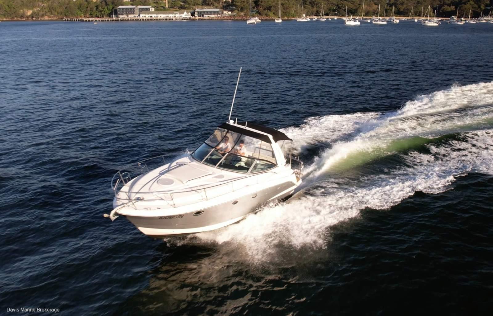 Monterey 330 Sports Yacht