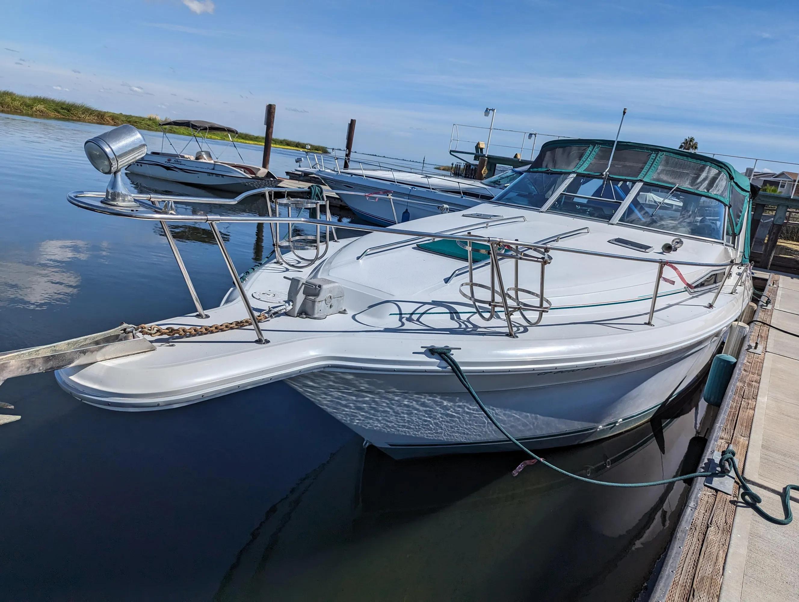 Sea Ray 330 Express Cruiser