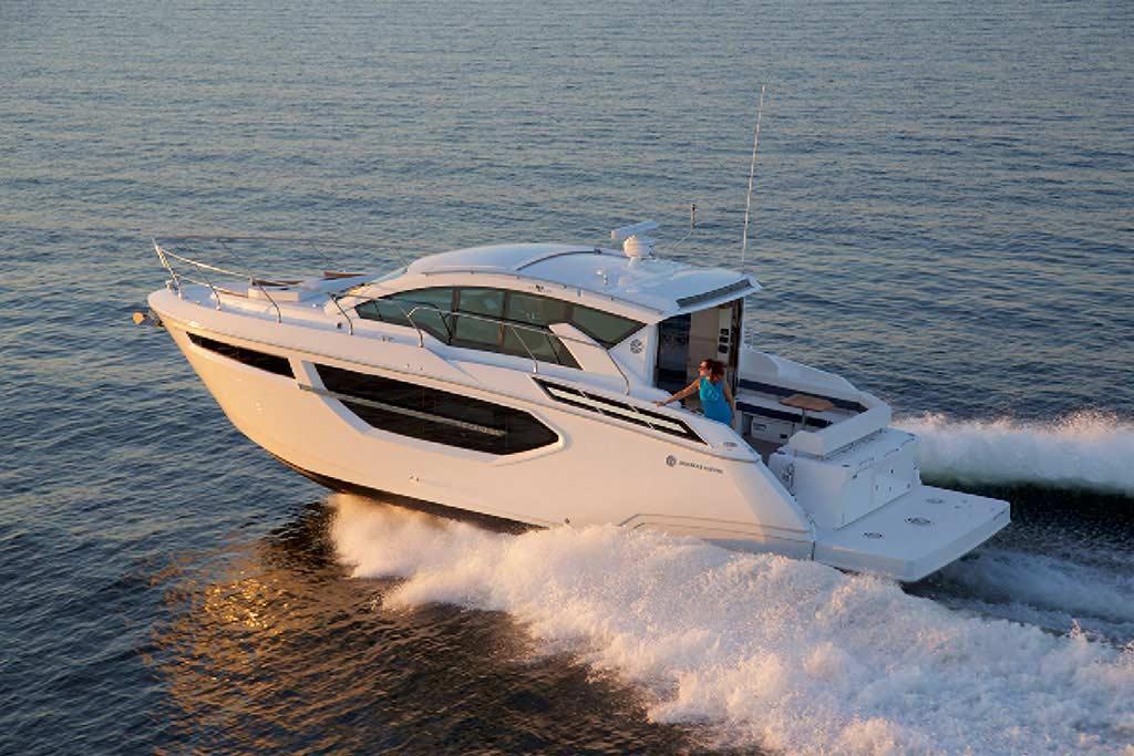 Cruisers Yachts 42 Cantius