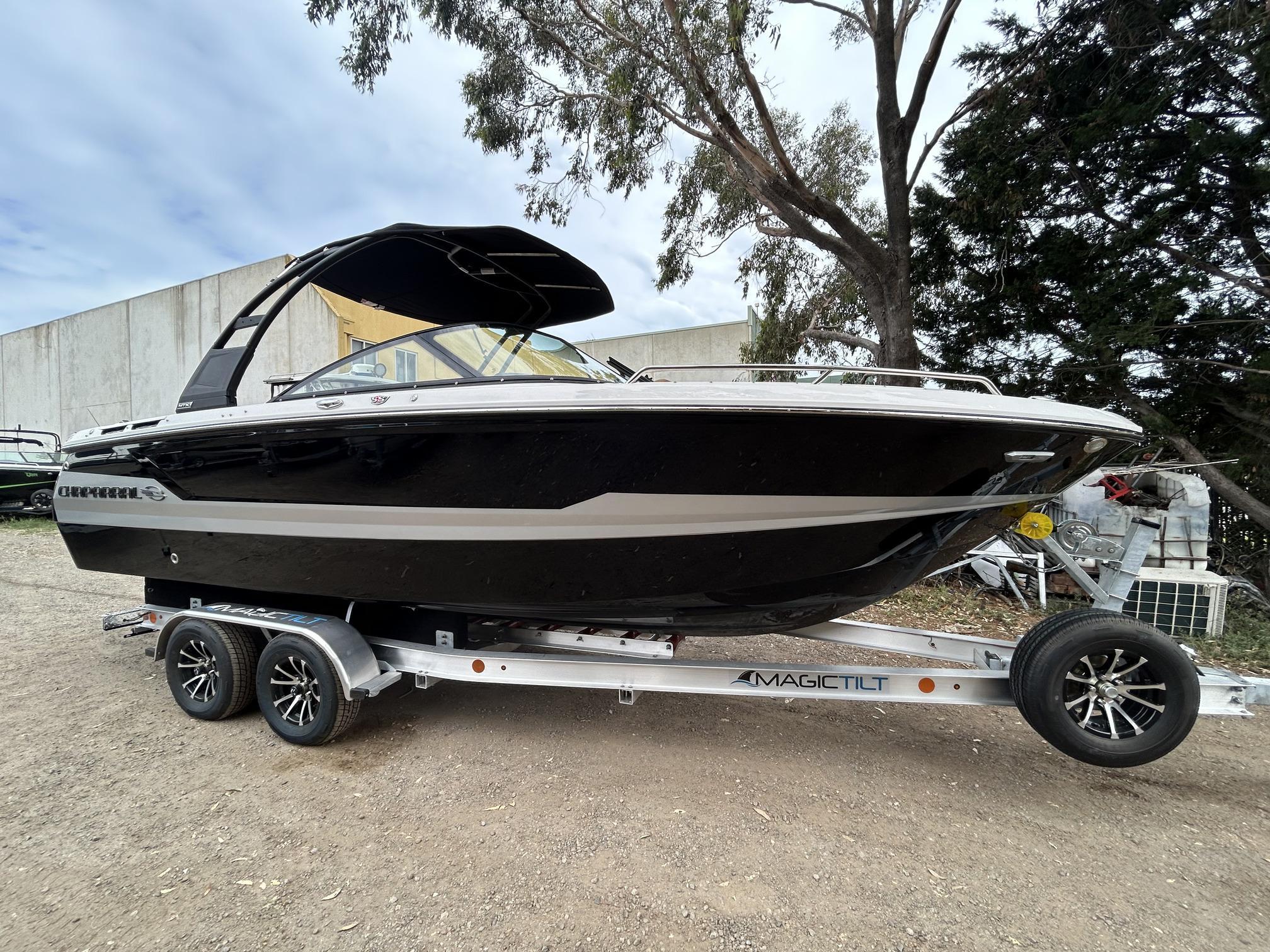 Chaparral 4 SSx Premium Bowrider