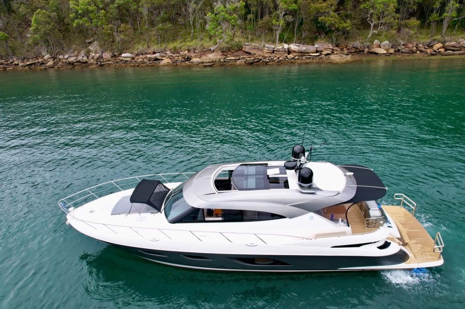 Riviera 6000 Sport Yacht