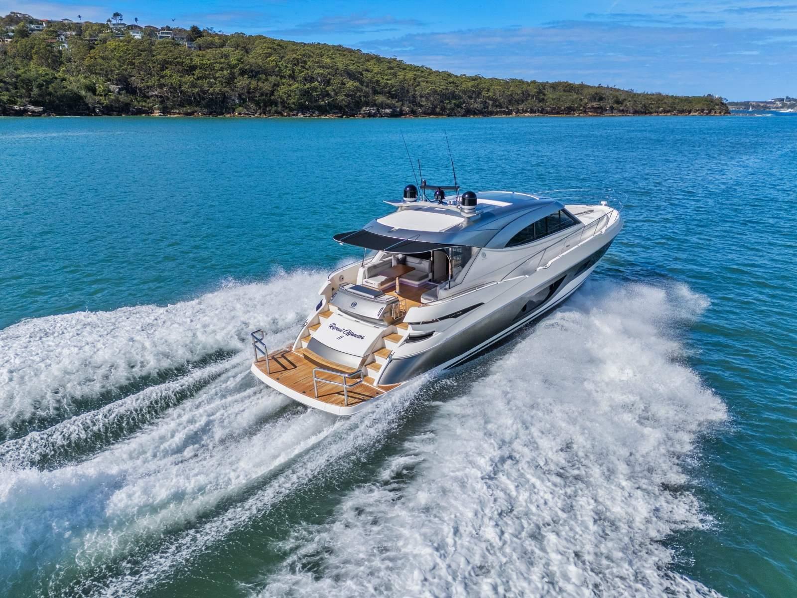 Riviera 6000 Sport Yacht