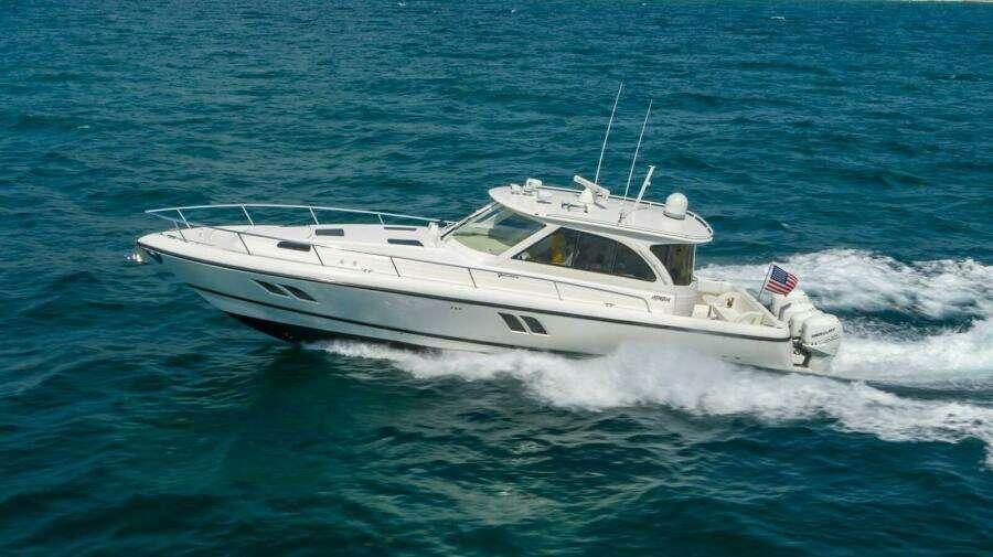 Intrepid 475 Sport Yacht
