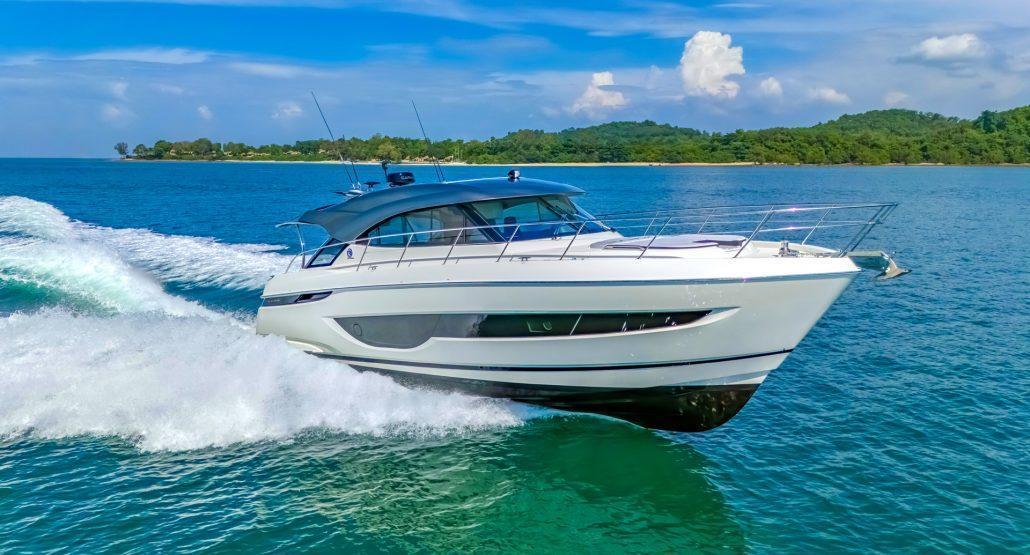 Riviera 4600 Sport Yacht