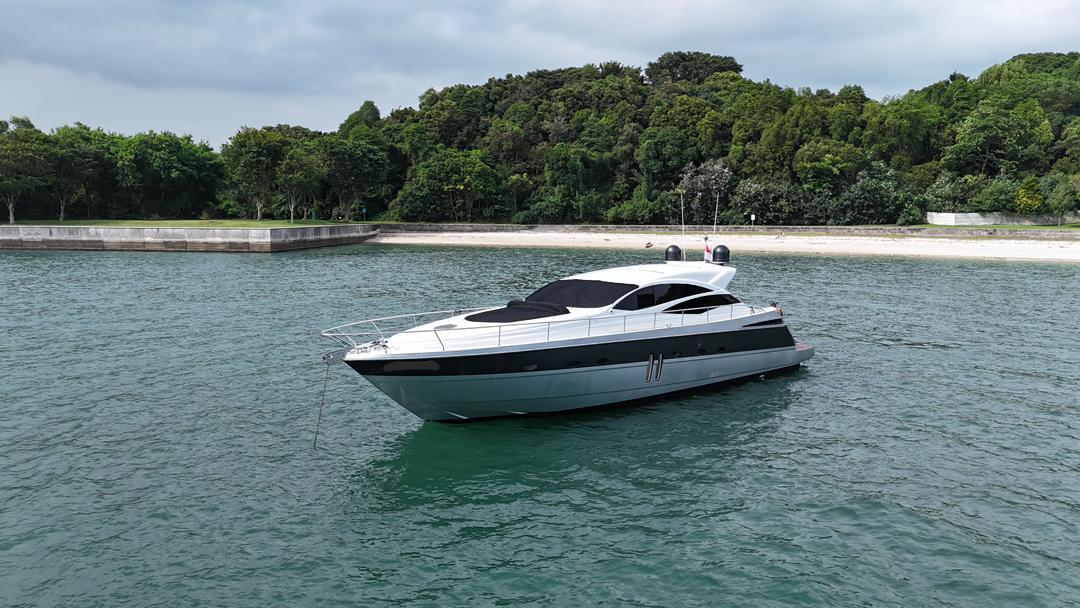 Pershing 62