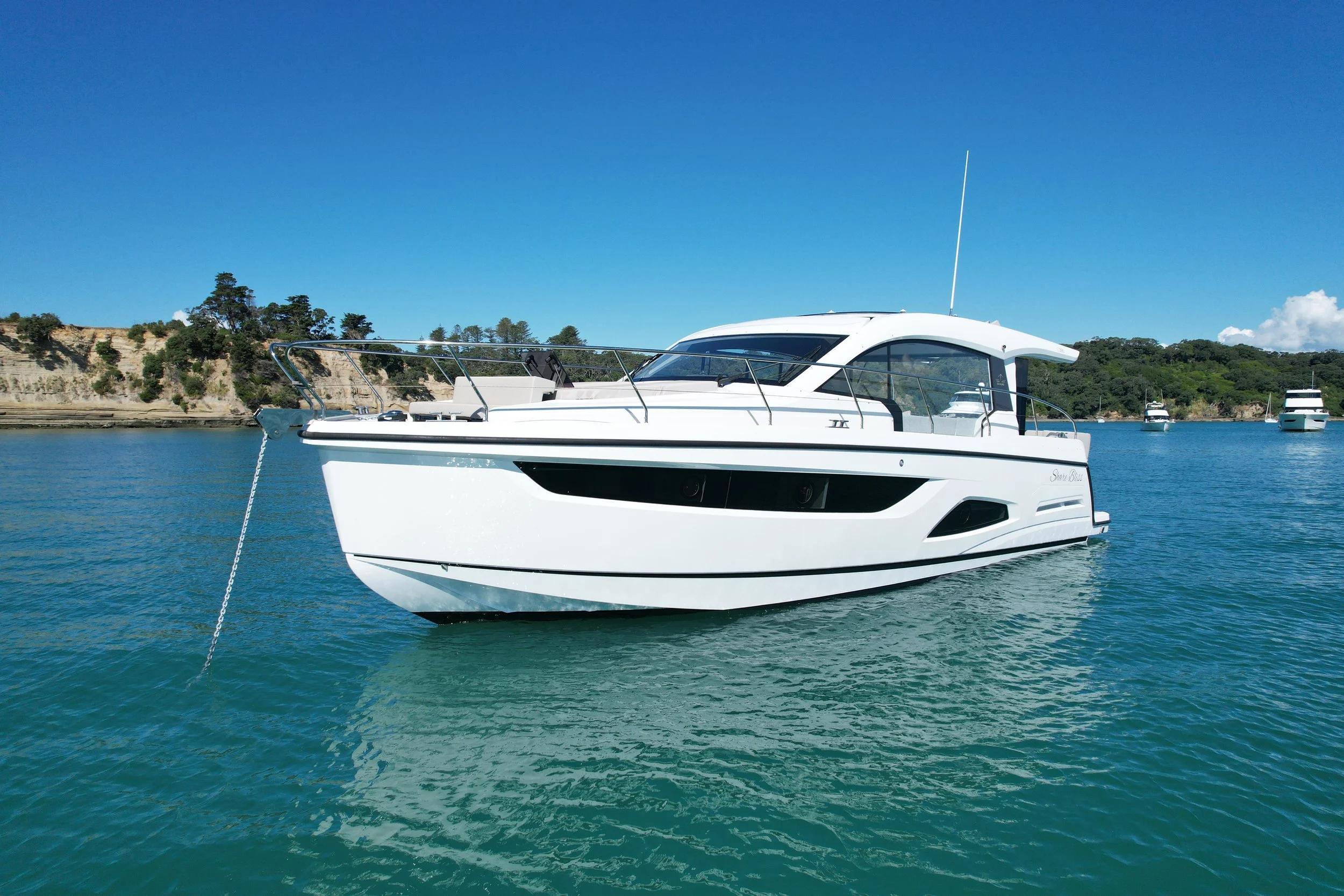 Sealine C390
