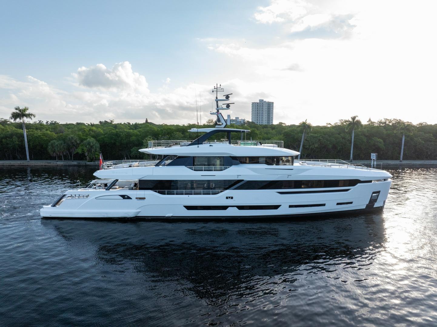 Baglietto DOM 133 Tri-Deck