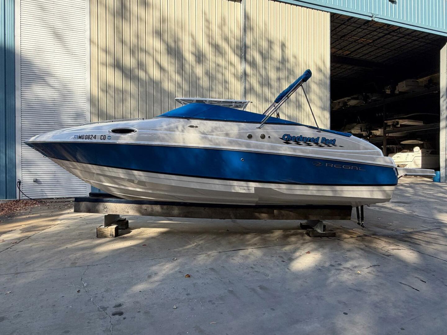 Regal 2450 Cuddy