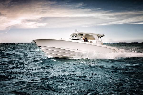 Boston Whaler 350 Realm