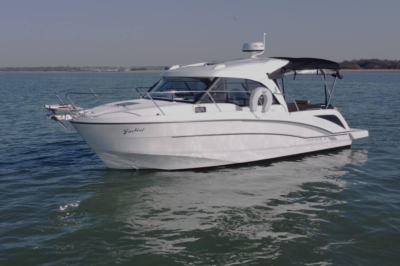 Beneteau Antares 8
