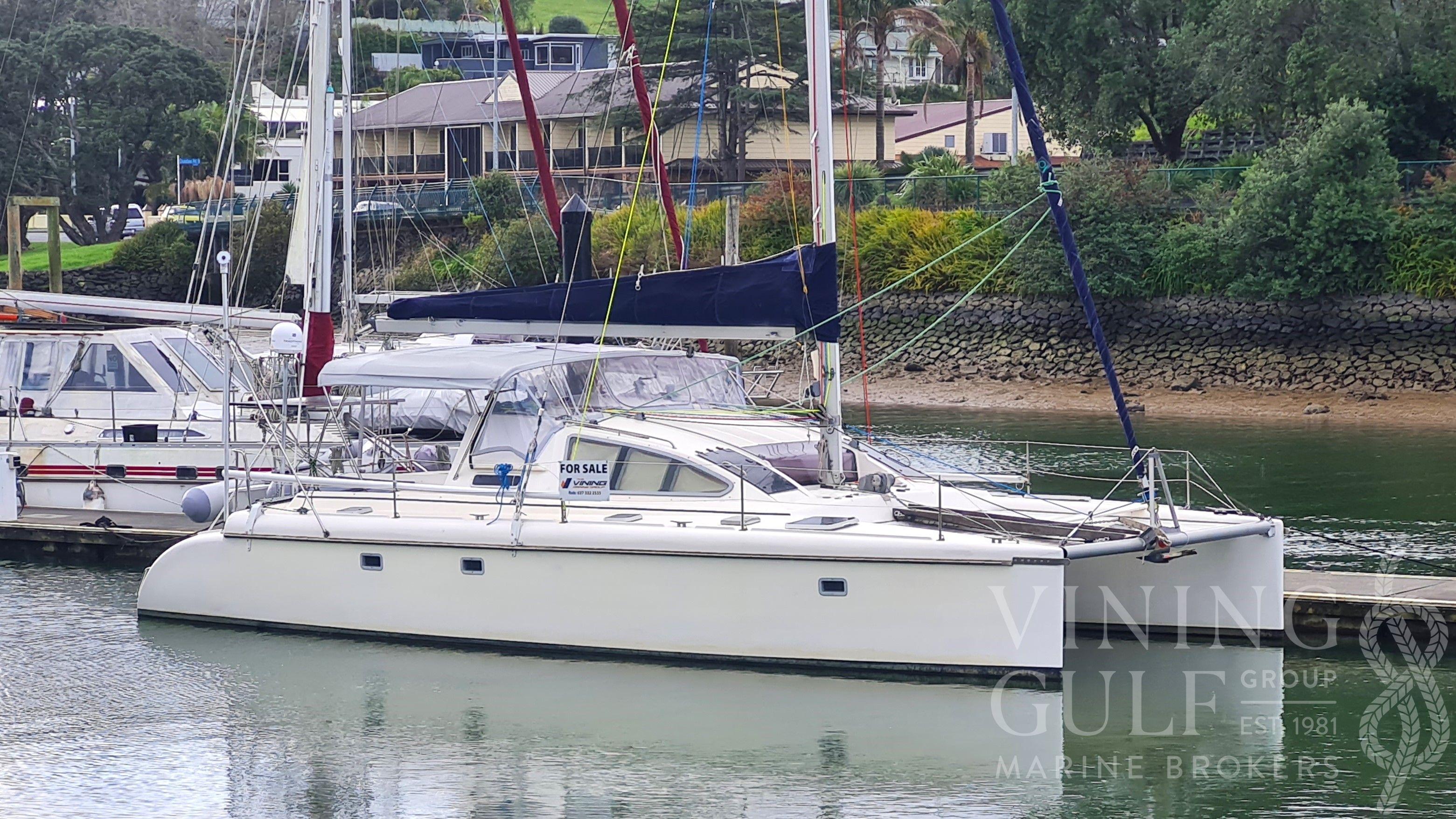Kennex 380 Catamaran