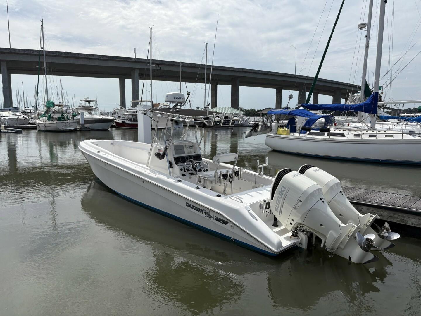 Dakota 320 Open Fisherman