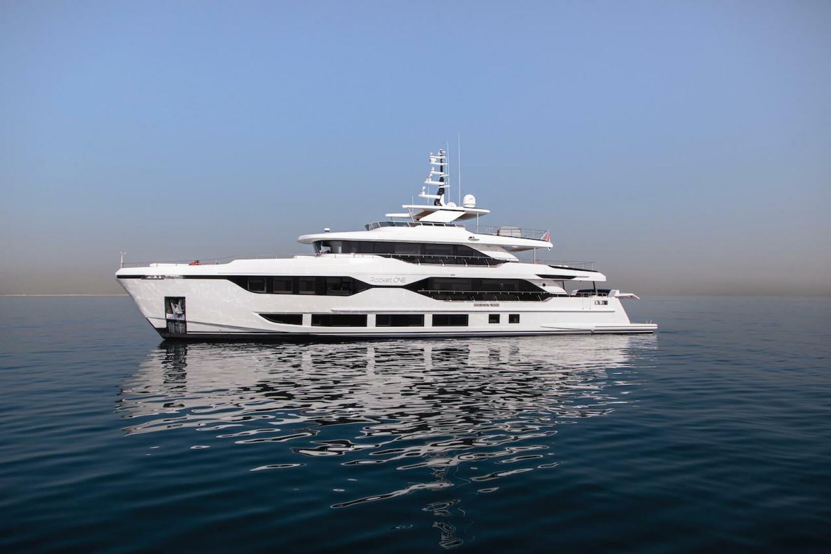 Majesty Yachts 120