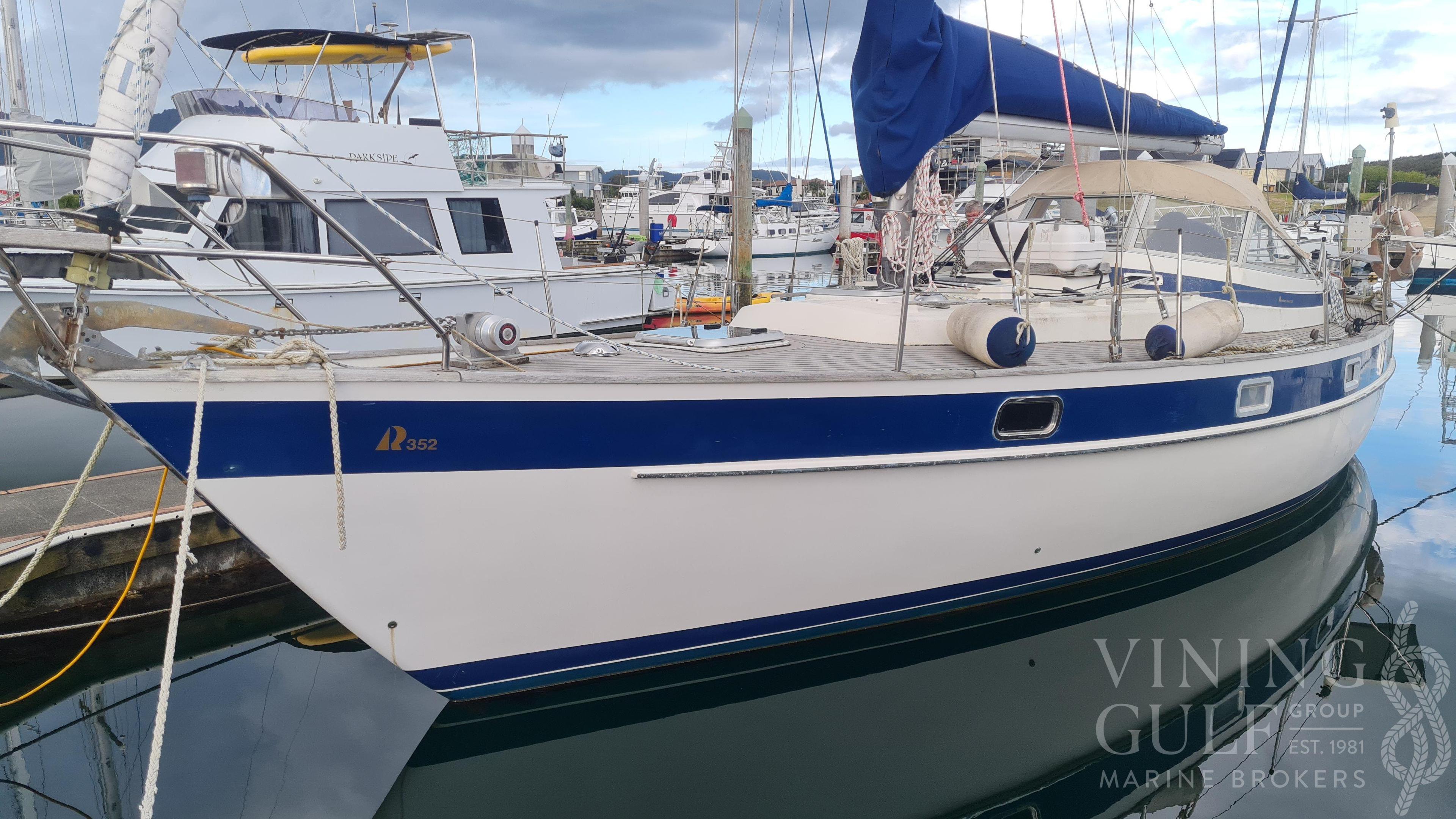 Hallberg-Rassy 352 Tall Rig
