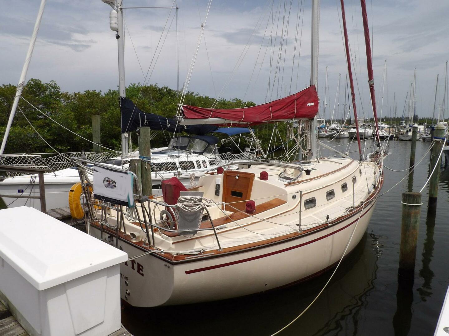 Island Packet 32