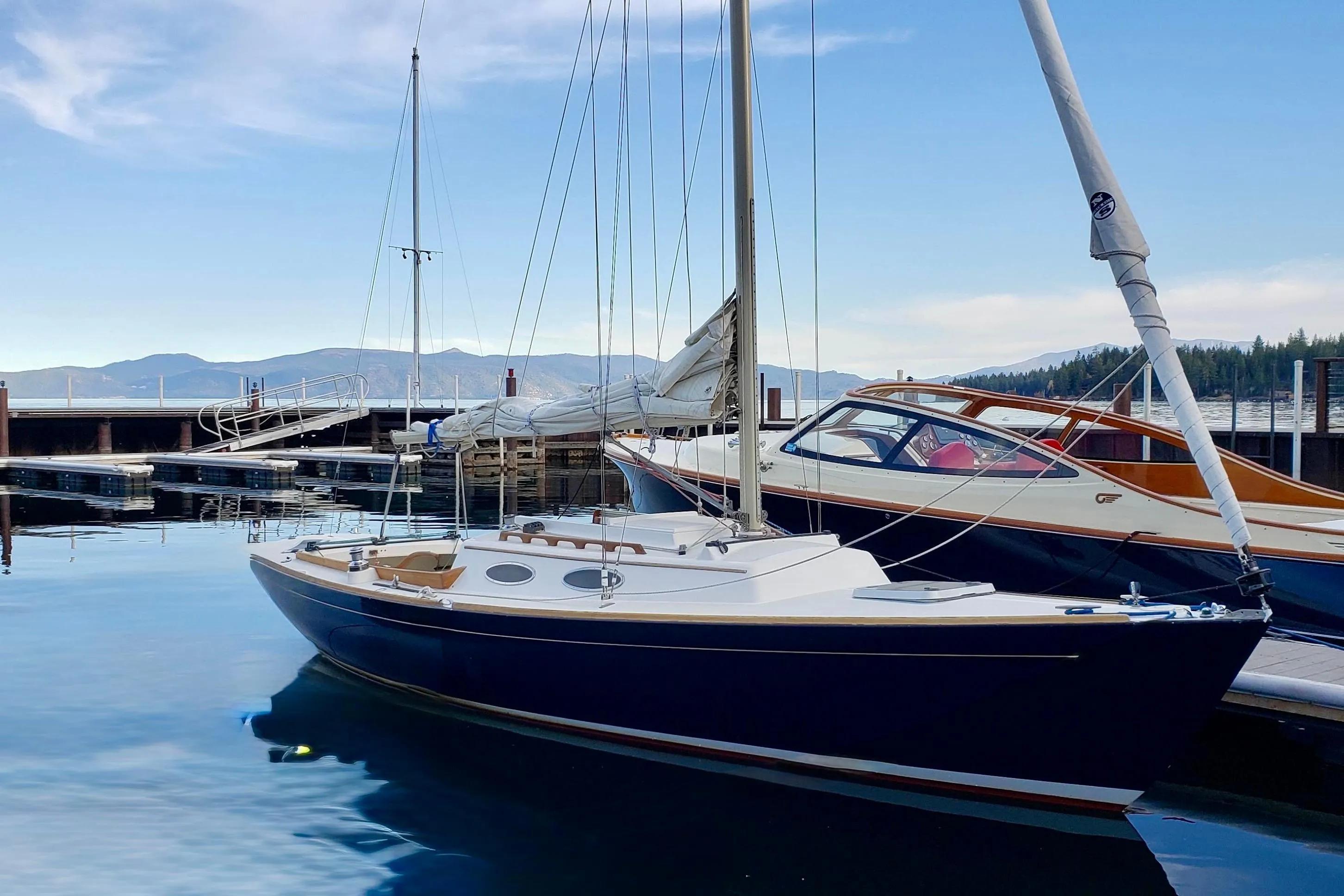 Alerion Express 28