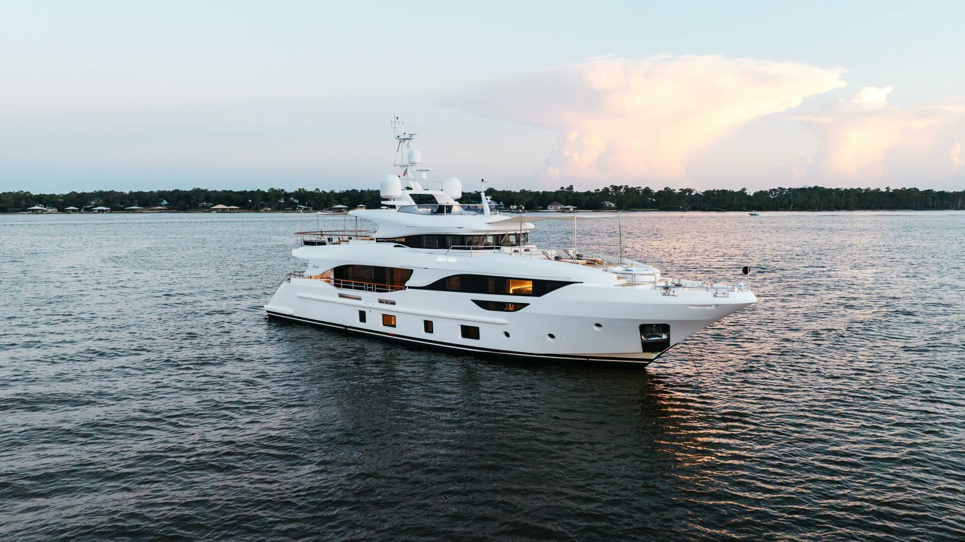 Benetti Delfino 95