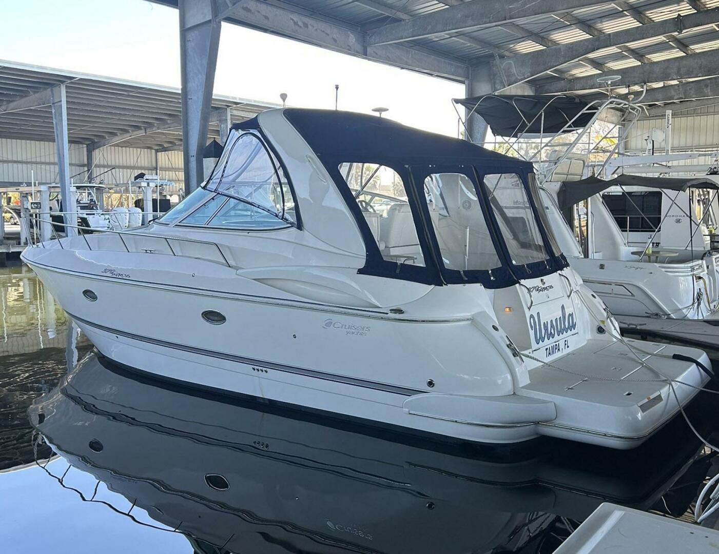 Cruisers Yachts 370 Express