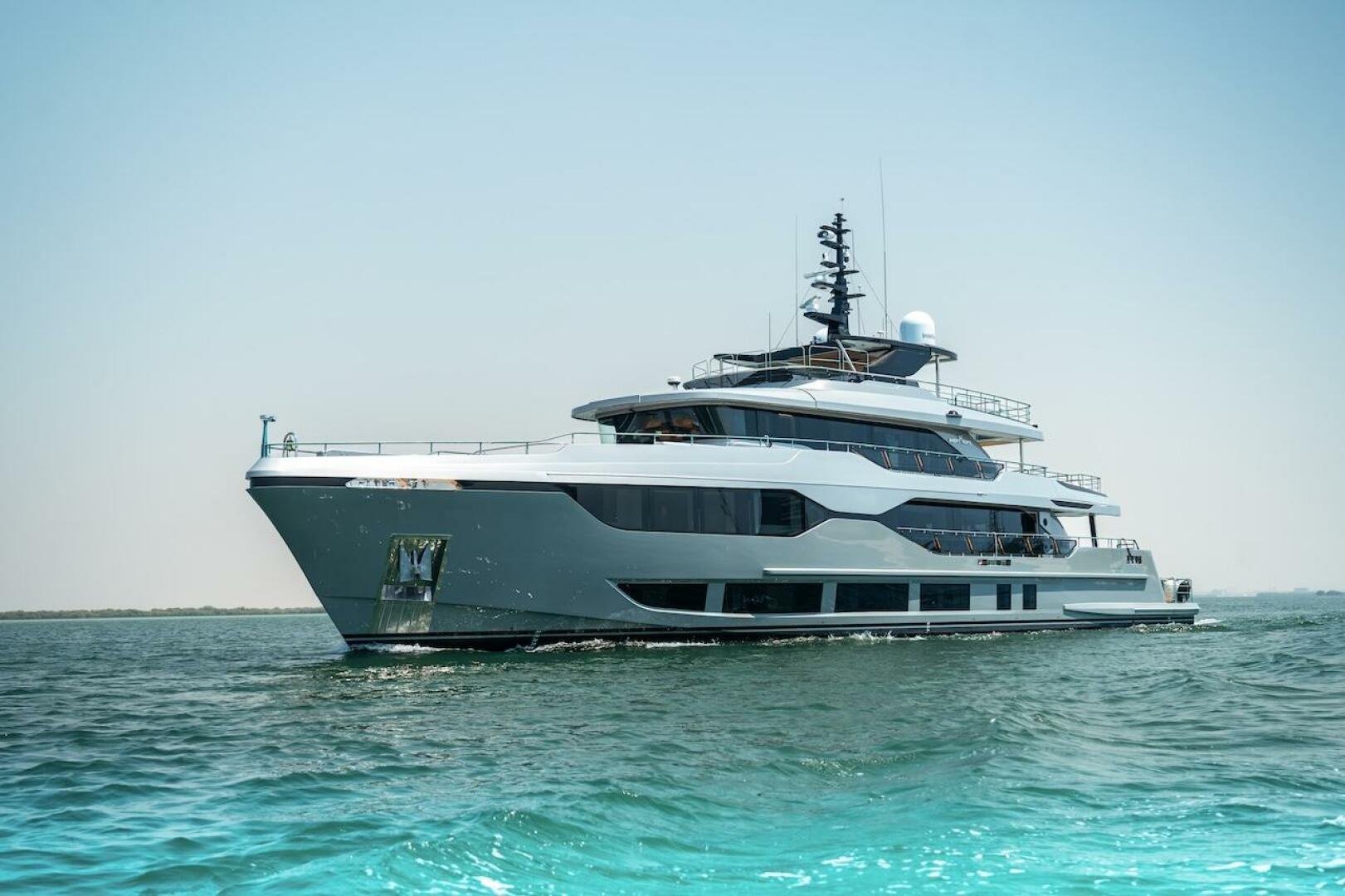 Majesty Yachts 120