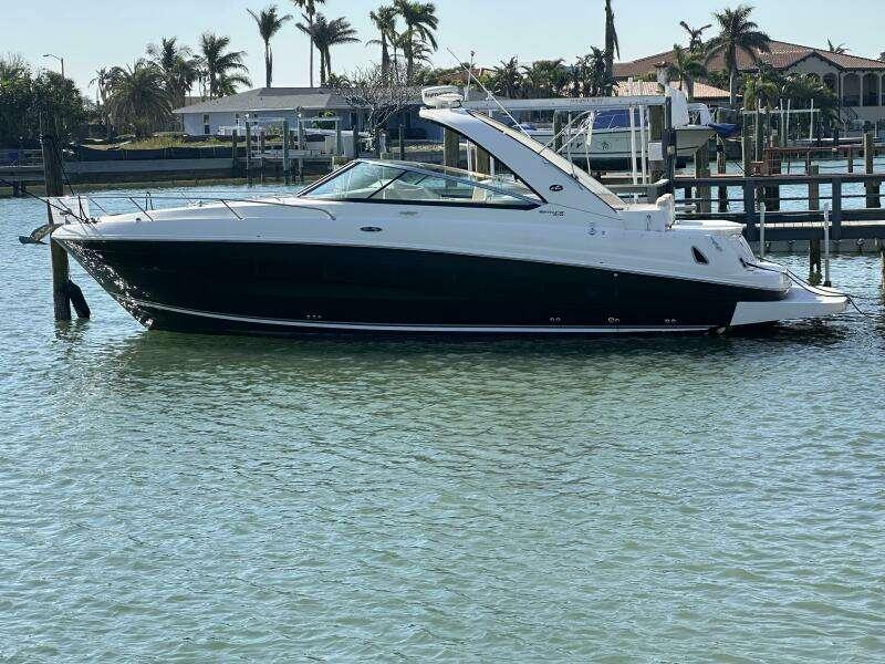 Sea Ray 370 Venture