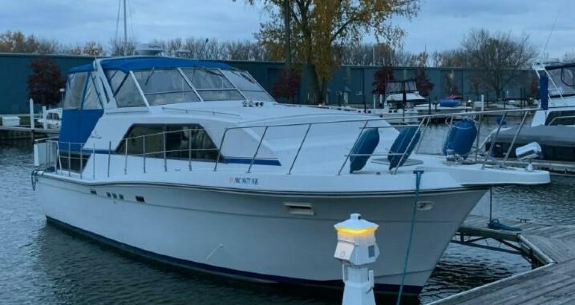 Chris Craft 38 Catalina