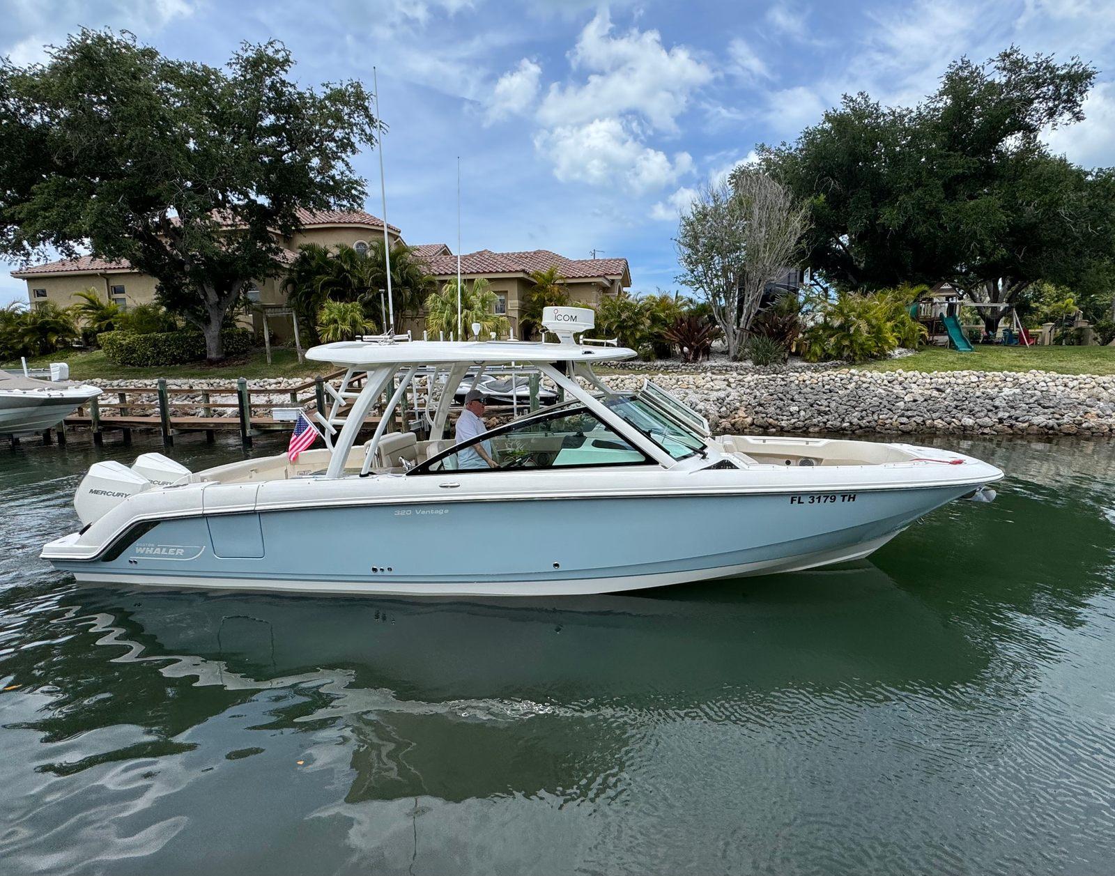 Boston Whaler 320 Vantage
