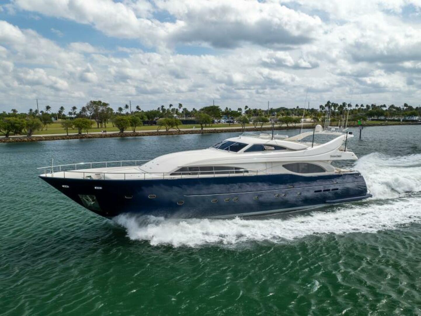 Ferretti 94 Raised Pilothouse