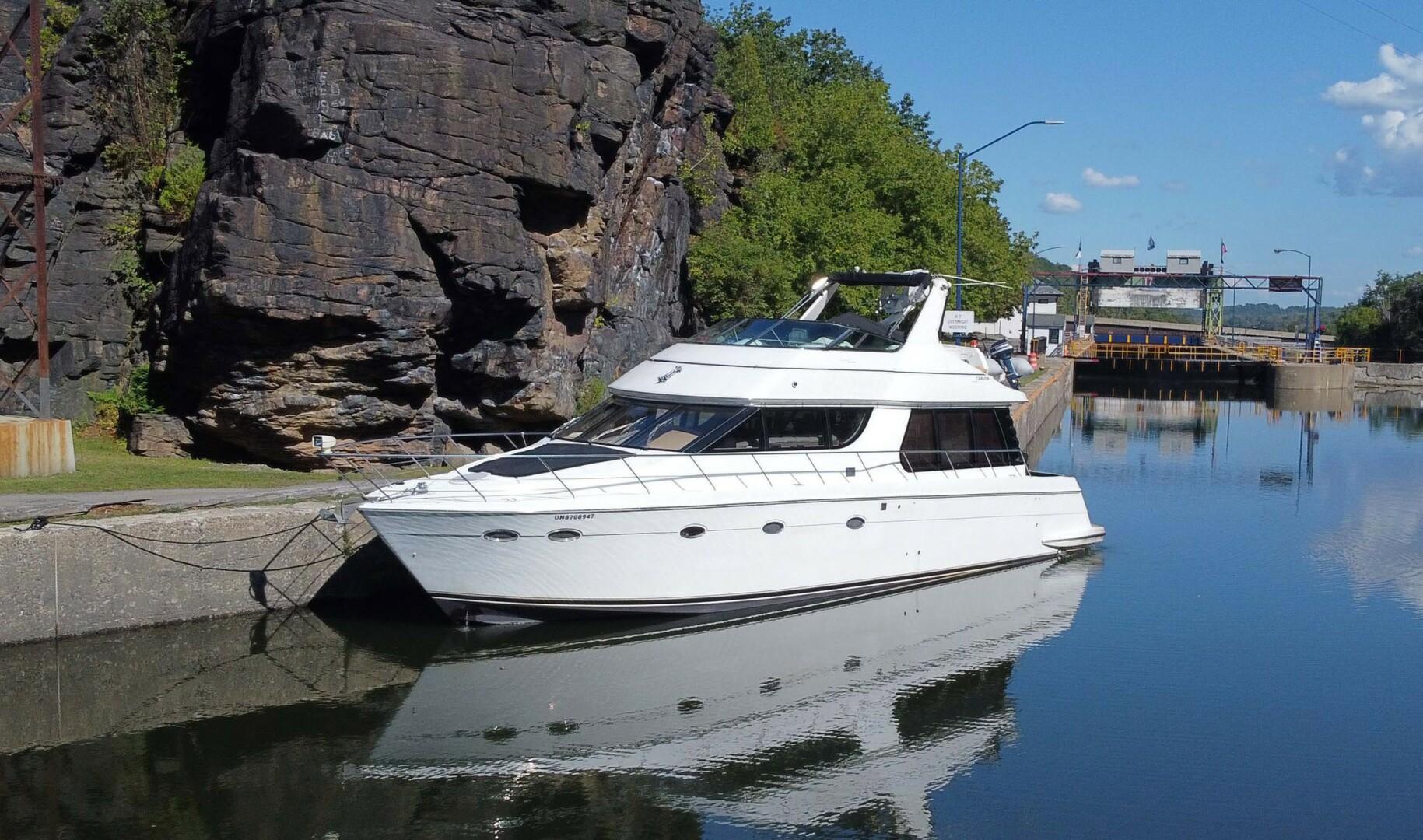 Carver 530 Voyager