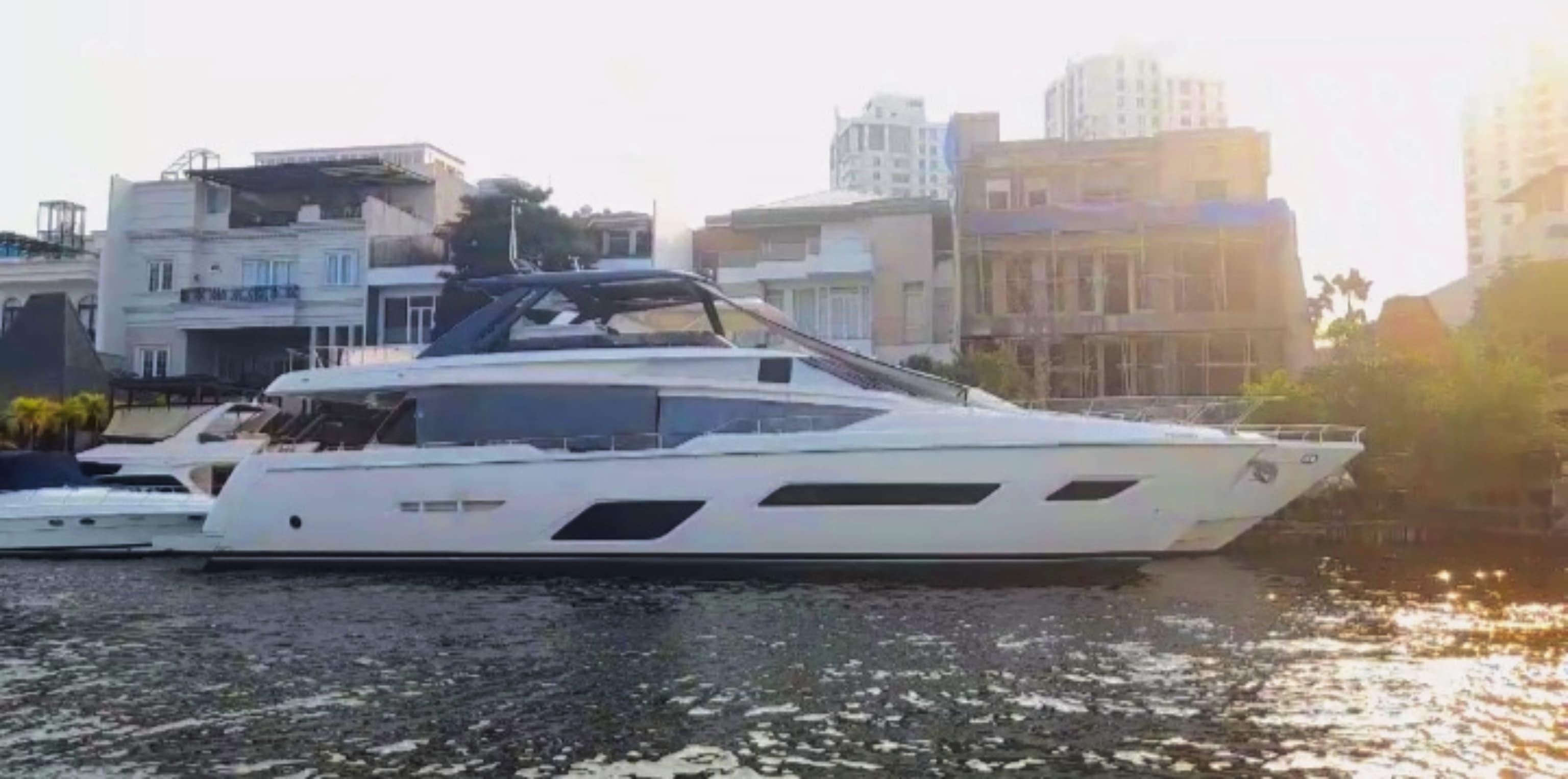 Ferretti 780