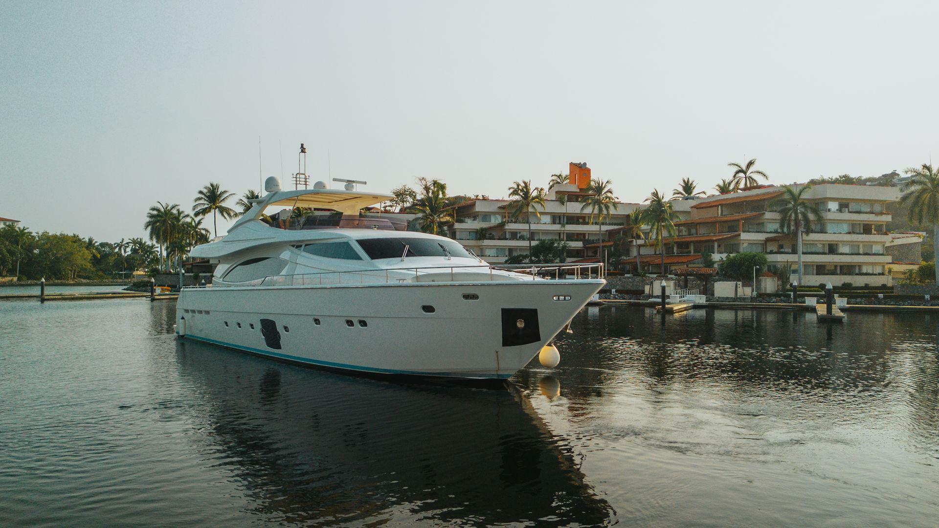 Ferretti 881