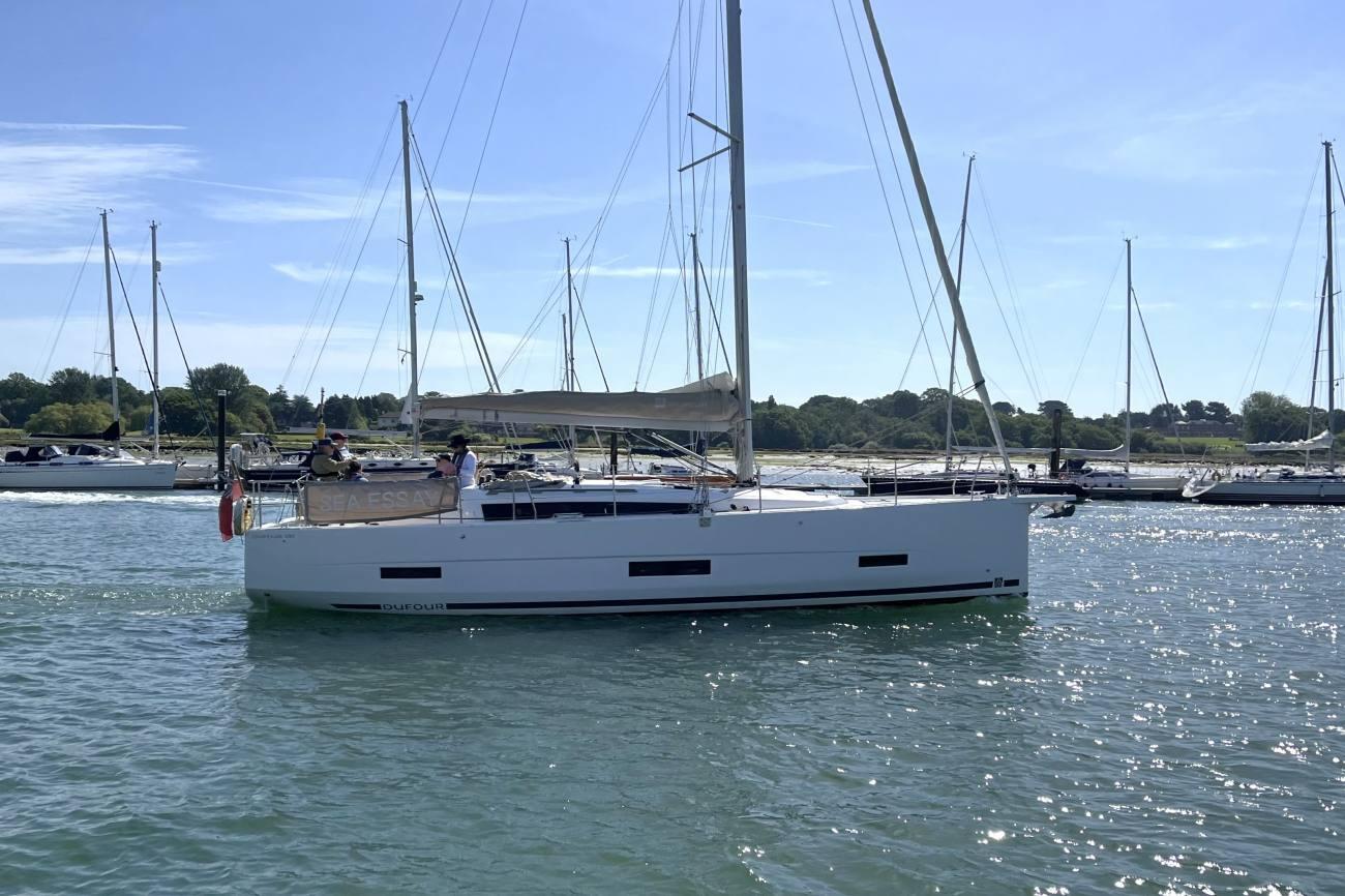 Dufour 390