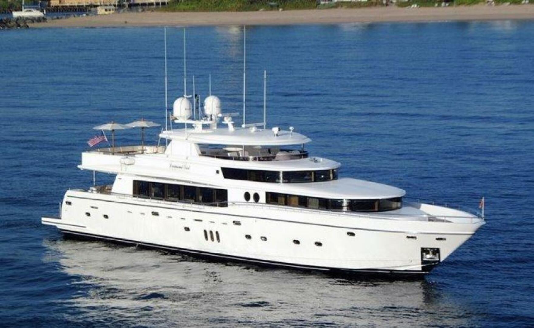 110' Flybridge w/On-Deck Master