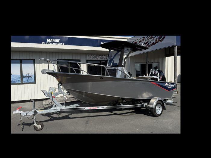 Fin Chaser 560 Center Console