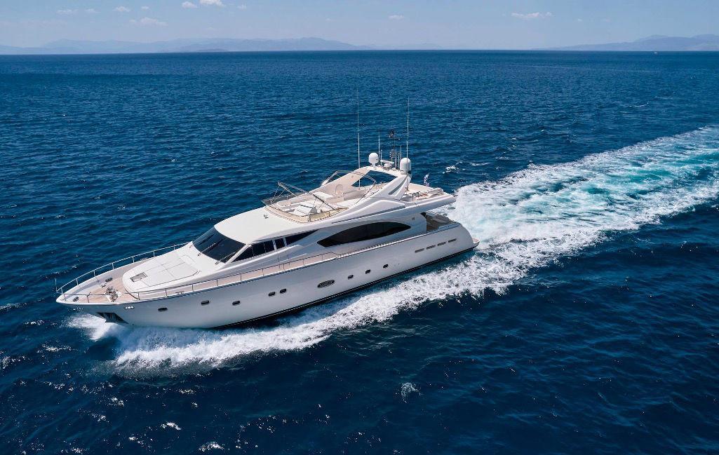 Ferretti 880
