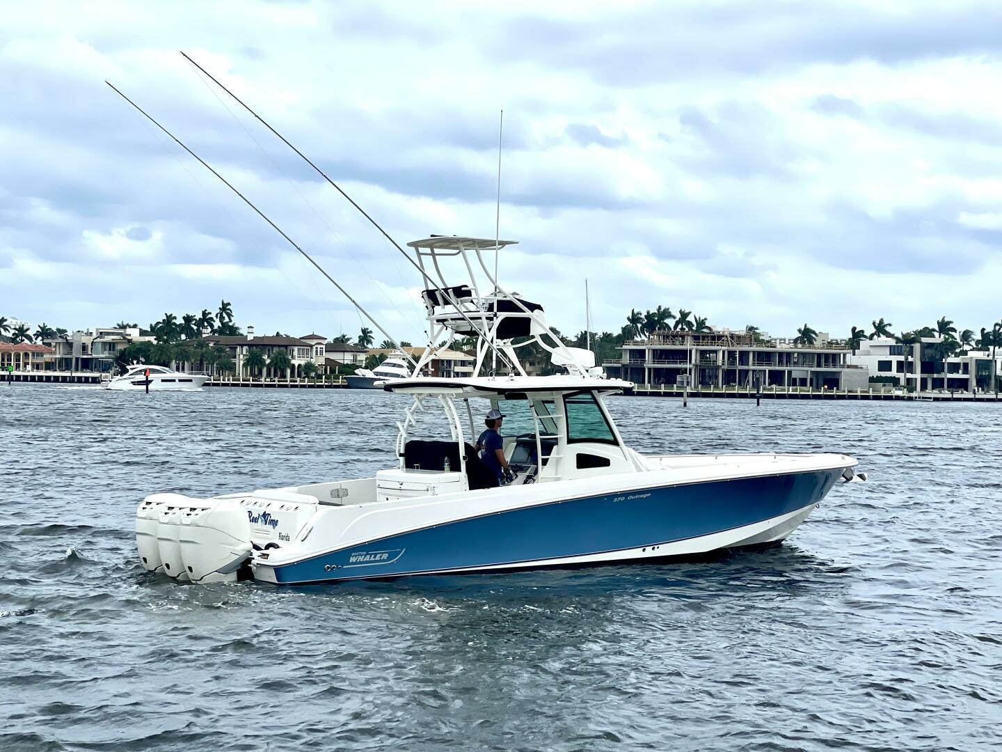 2013 Boston Whaler 37ft Yacht for Sale in Fort Lauderdale, FL