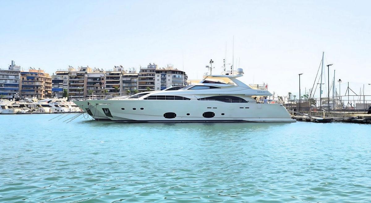 Ferretti Custom Line 97