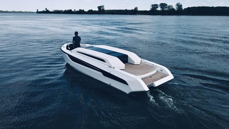 LT 26 Carbon Limousine
