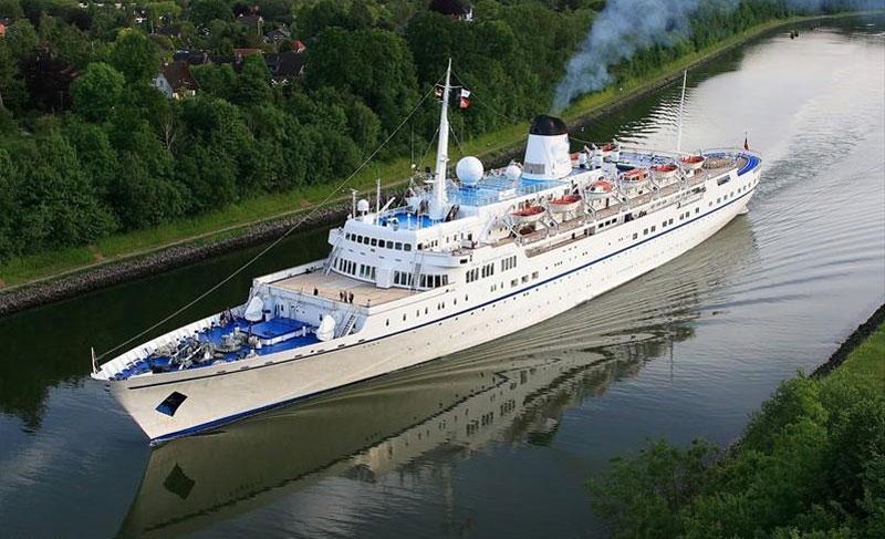 Cruise ship 154.60m