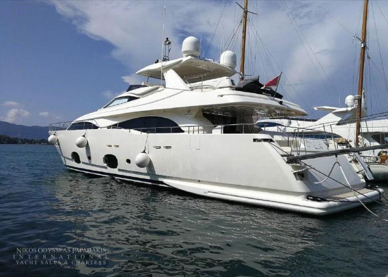 Ferretti Custom Line 97