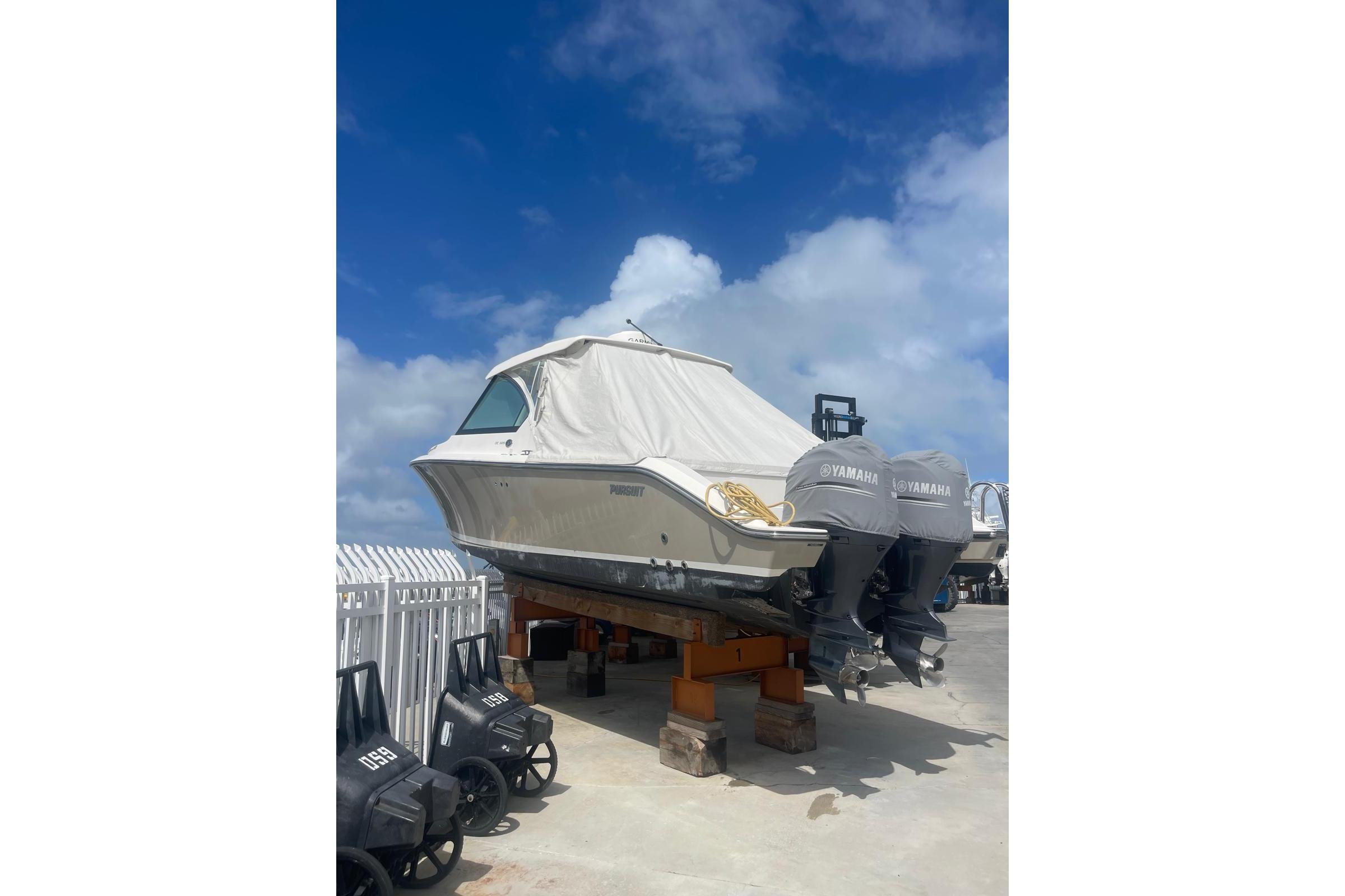 Pursuit 325 Dual Console