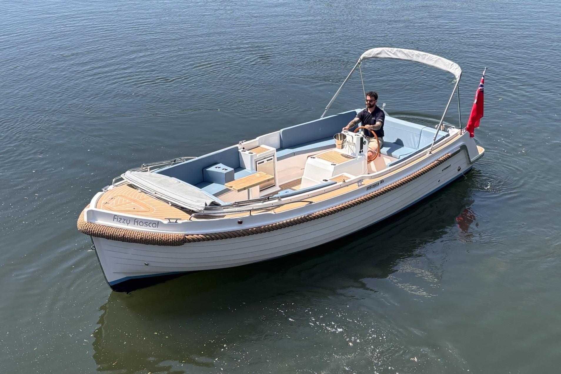 Interboat Intender 820