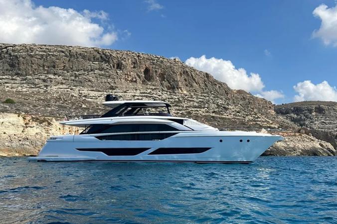 Ferretti 860