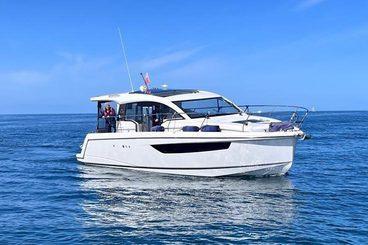 Sealine C330