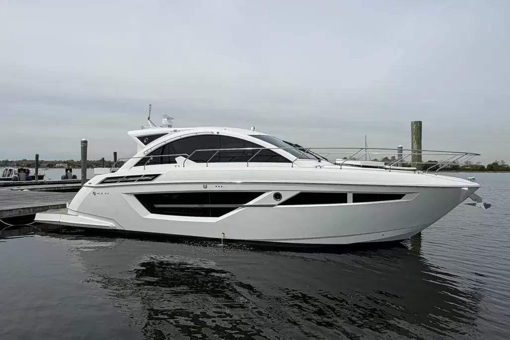 Cruisers Yachts 50 Cantius