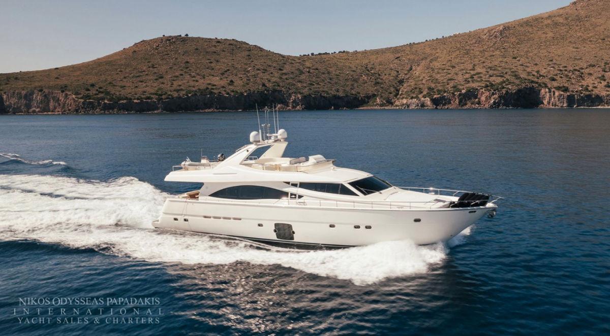 Ferretti 830