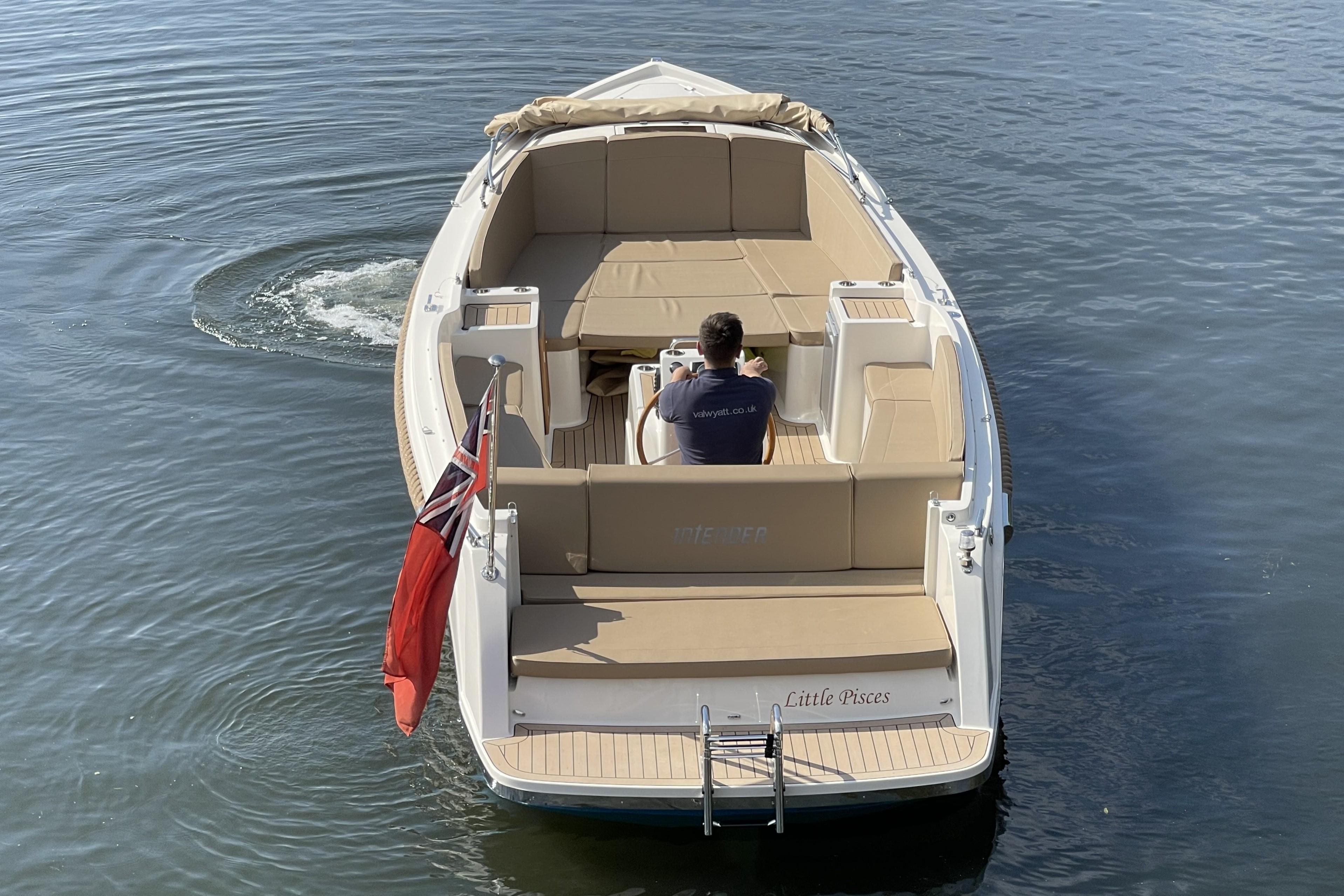 Interboat Intender 820