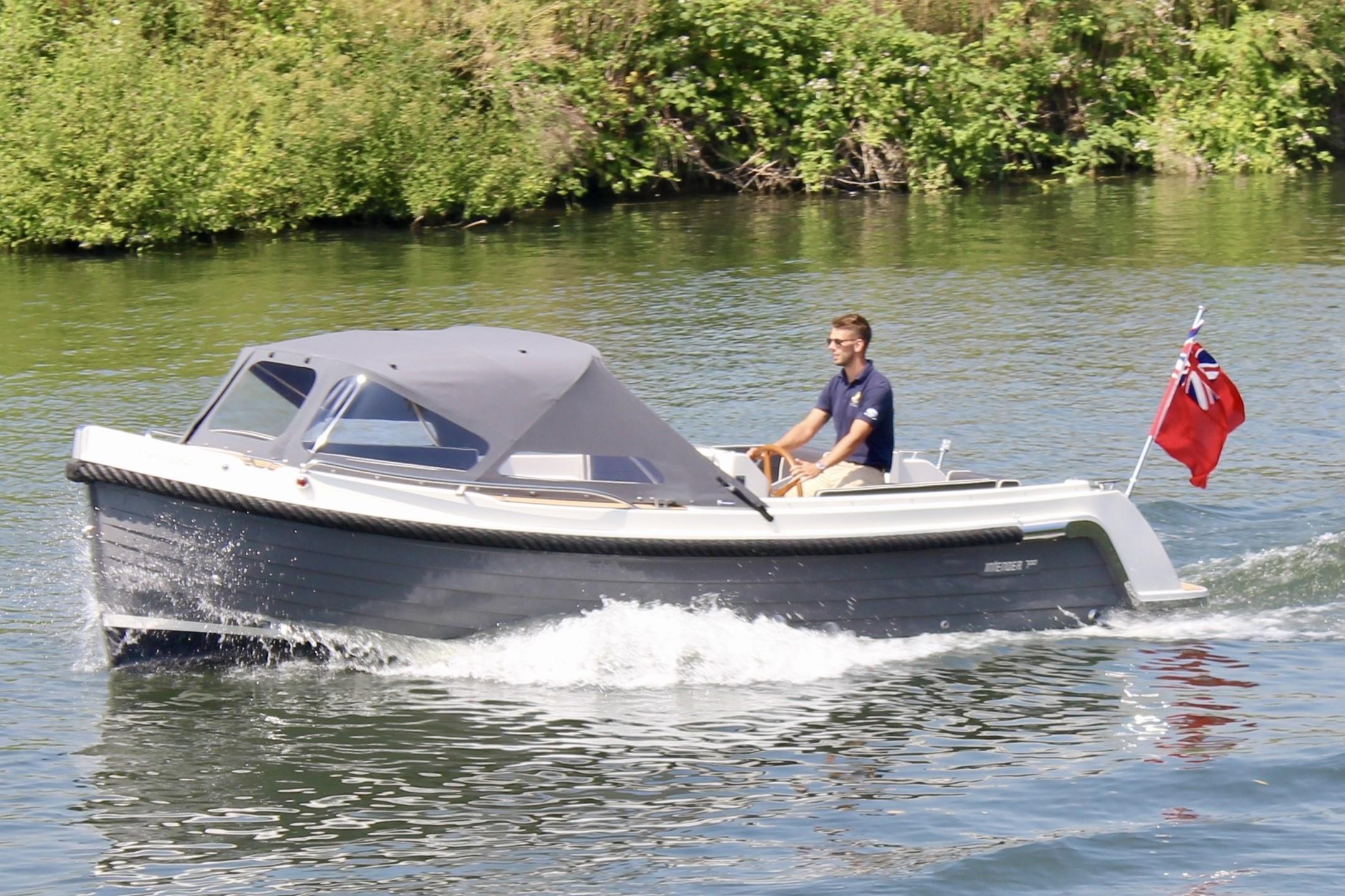 Interboat Intender 700