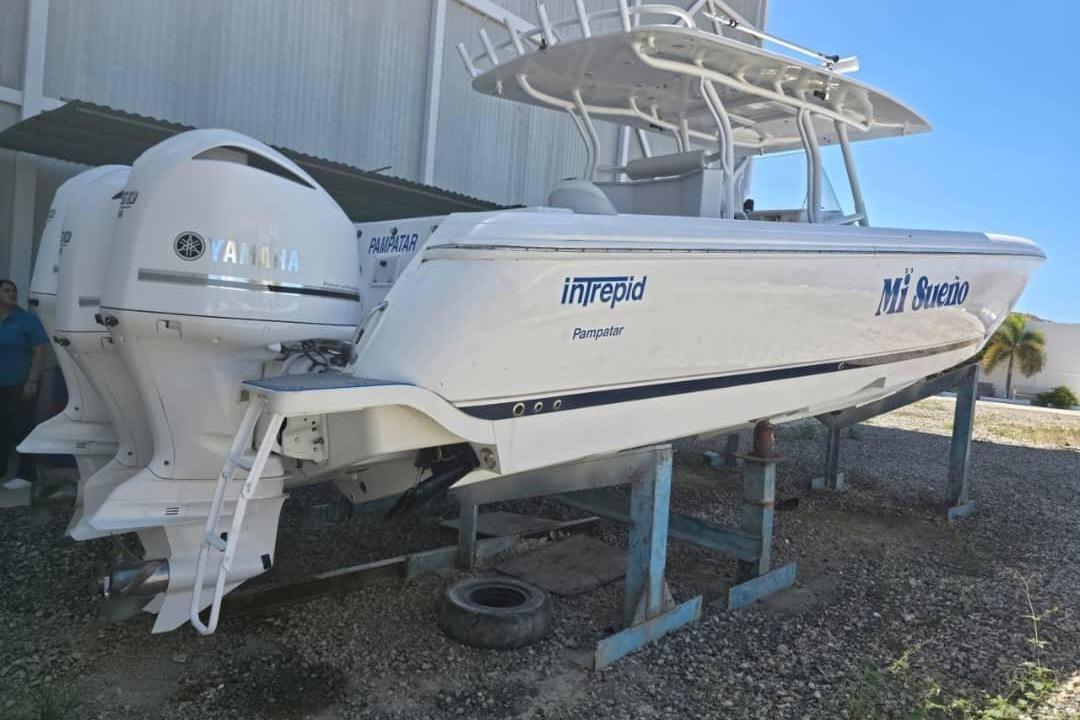 Intrepid 400 Cuddy
