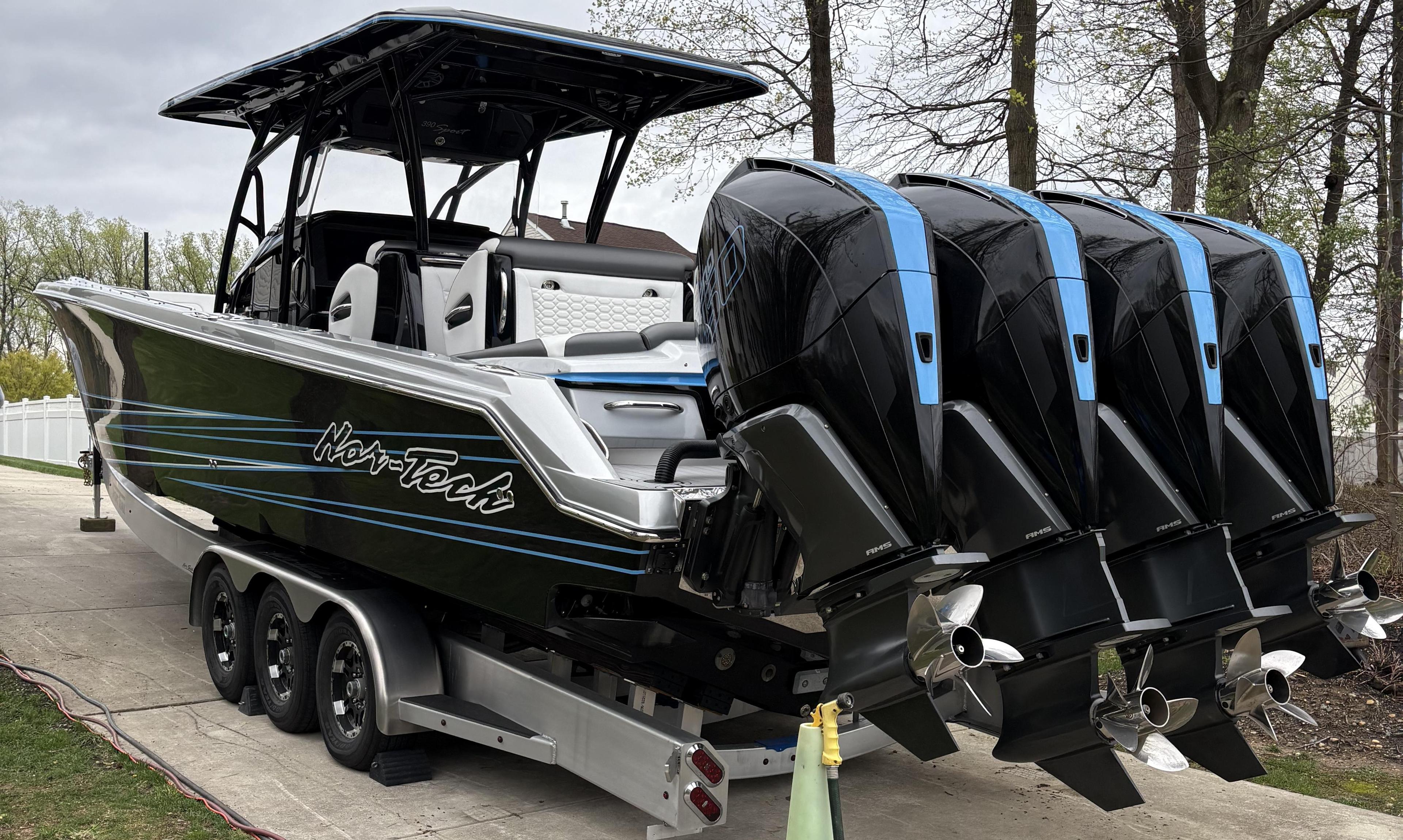 Nor-Tech 390 Sport Center Console